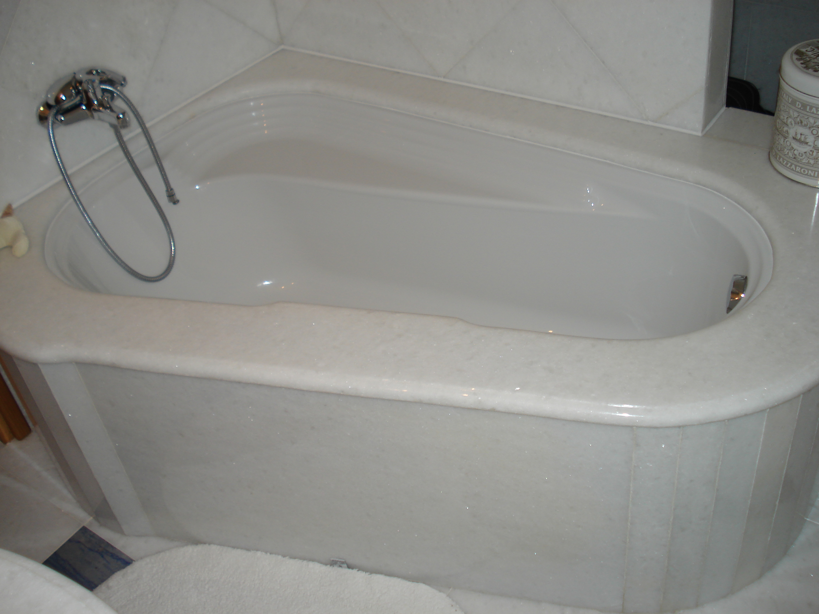 Naxos marble bath